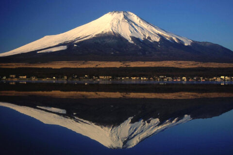 山中湖に写る逆さ富士