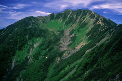 小仙丈ヶ岳から望む仙丈ヶ岳