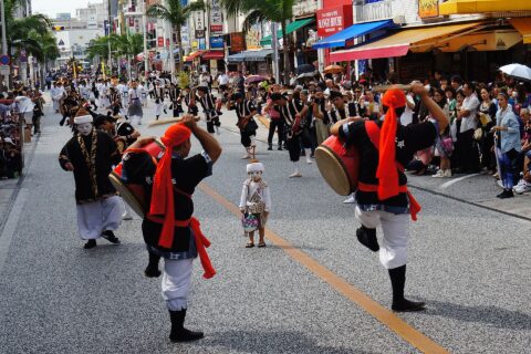 首里城祭。 沖縄県那覇市の国際通りにて。