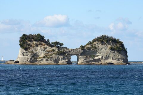 円月島。 所在地は和歌山県白浜町。