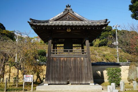 ​功山寺。 所在地は山口県下関市。
