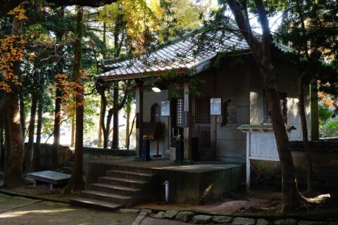​功山寺。 所在地は山口県下関市。