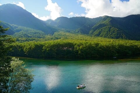大正池にて。 所在地は長野県松本市の上高地。