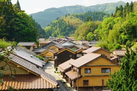 大森銀山重要伝統的建造物群保存地区 。所在地は島根県大田市。ユネスコ世界文化遺産「石見銀山遺跡とその文化的景観」の一部。
