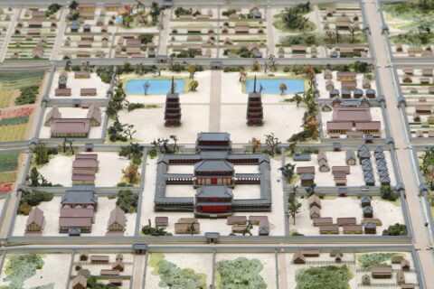 平城京西大寺の模型、北側より見る。奈良市役所所蔵平城京1/1000模型の一部。
