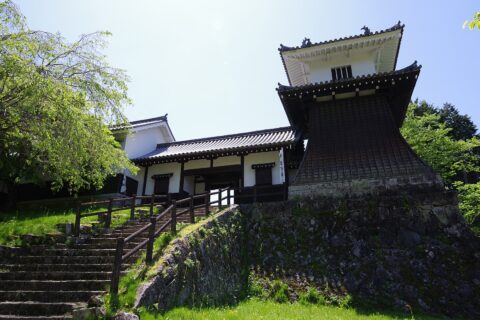 岐阜県恵那市岩村城の表御門と太鼓櫓
