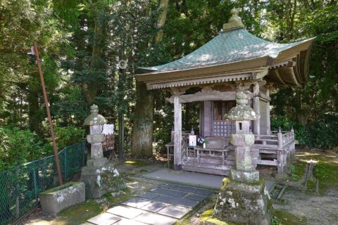 高館義経堂にて。所在地は岩手県平泉町。