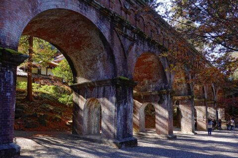 南禅寺 水路閣。所在地は京都府京都市。