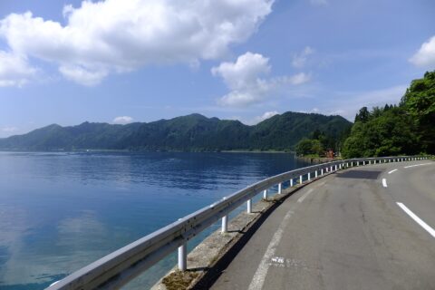 秋田県道38号田沢湖西木線、御座石神社付近