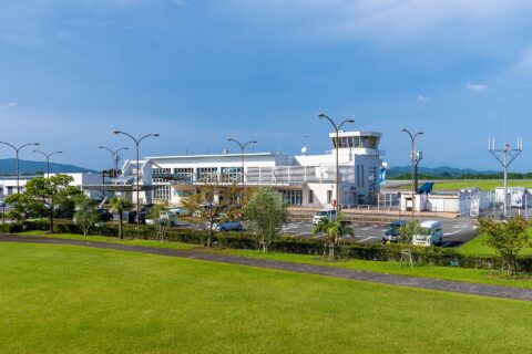 天草飛行場。空港前の公園より撮影。