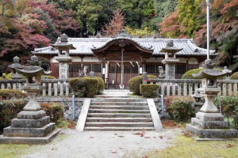​穴師坐兵主神社 拝殿（2017年11月）
