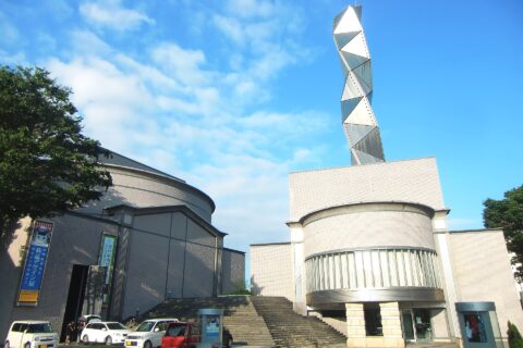 水戸芸術館（茨城県水戸市）。