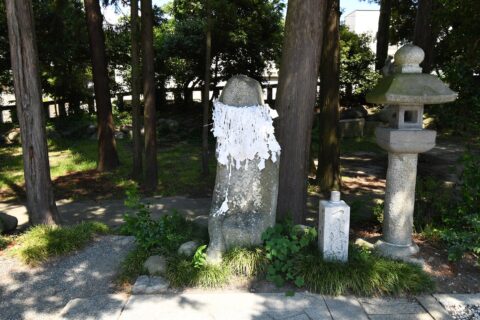 ​浅間神社 (笛吹市) 子持石