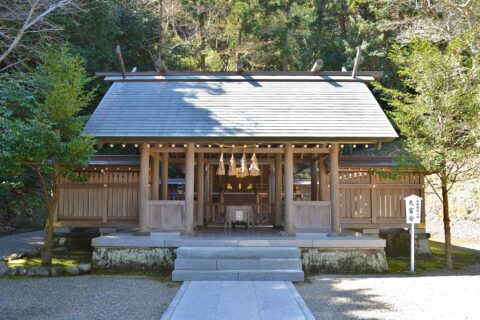 安房神社境内 下の宮