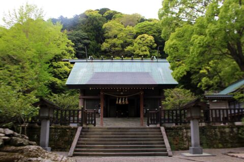 安房神社の拝殿