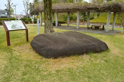 吾妻古墳 石室天井石