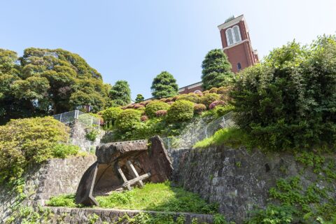 原爆によって倒壊・落下した浦上天主堂の鐘楼