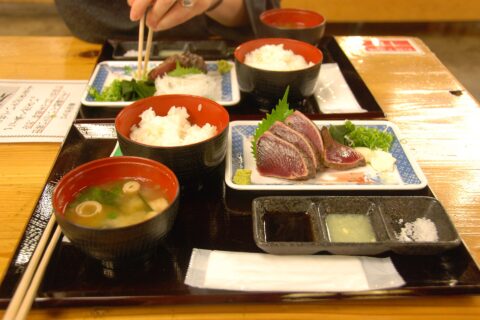 Speciality of Kochi, these slices of Skipjack tuna are seared briefly over a straw fire. Incredibly tasty, we had it several times during our brief visit to Kochi!
