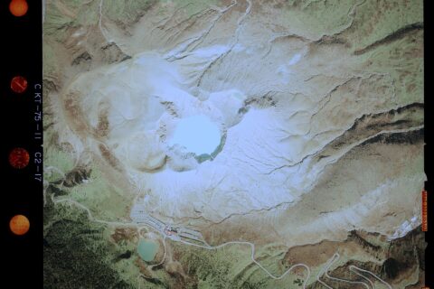 草津白根山湯釜周辺の航空写真。CKT7511-C2-17