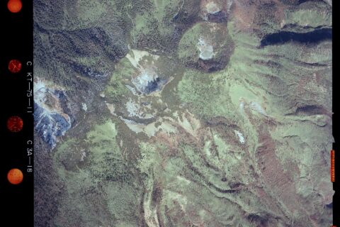 草津白根山（元白根山鏡池）周辺の航空写真。CKT7511-C3A-18