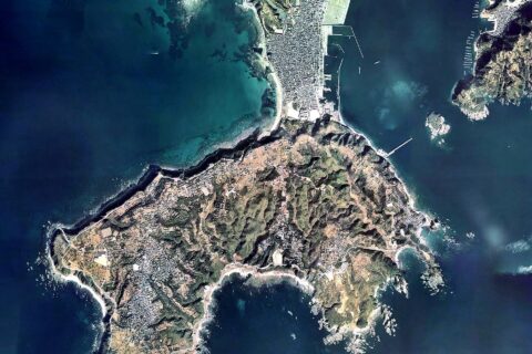 潮岬（和歌山県串本町）付近の空中写真。ckk-75-17_c10の6,7,8,9、ckk-75-17_c11の2,3,4,5,6、ckk-75-17_c12の1,2,3,4,5,6、合計15枚を合成作成。