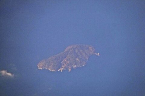 竹生島を空撮