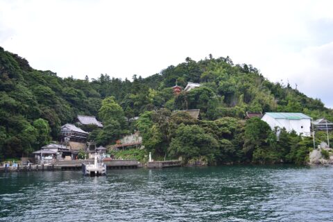 竹生島 社殿遠景