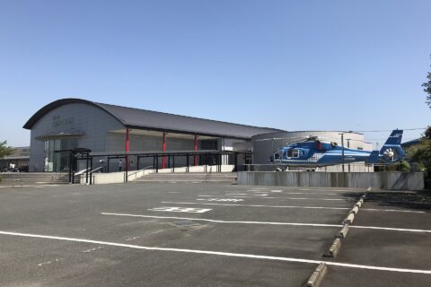 筑前町立大刀洗平和記念館。右側は新館