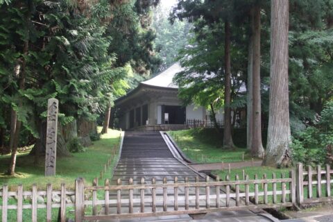 Pod hall of Konjiki-dō (Golden Hall) at Chūson-ji Temple in Hiraizumi, Iwate Prefecture.