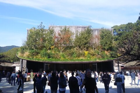 ​太宰府天満宮の仮本殿（2023年5月〜2027年を予定）設計は建築家の藤本壮介。