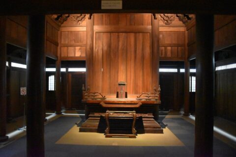 円覚寺舎利殿内部（実物模型）。神奈川県立歴史博物館。