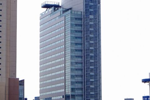 ja:富士ソフト本社ビル全景。