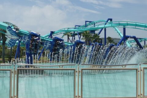 ナガシマスパーランドのフライングコースター「アクロバット」。