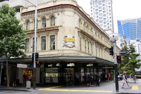Former Imperial Hotel, Queen Street, corner Fort Street, Auckland, North Island, New Zealand (build 1883), nowadays used as backpackers hostel