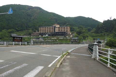 古湯温泉の入口、佐賀市富士町。