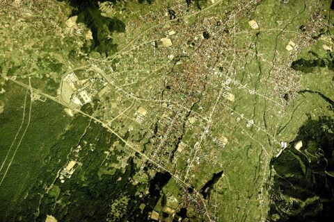 富士吉田市（山梨県）中心部周辺の空中写真。ccb-75-17_c10bの13,14,15、合計3枚を合成作成。