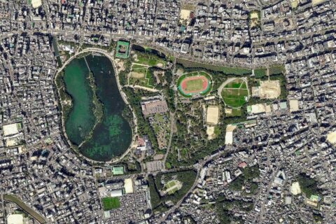 福岡県福岡市中央区にある福岡城、大濠公園の空中写真。国土地理院の航空写真CKU20201-C24-40から、Naokijpが作成。