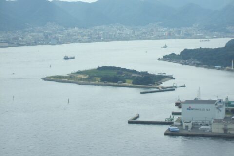 ​山口県下関市にある船島(巌流島)。 Category:日本の島画像 Category:下関市の画像