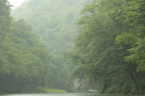 ​砂鉄川の渓谷、猊鼻渓の舟下り