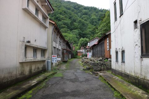 Geto Hot spring Motoyu Passage of the lodging buildings.