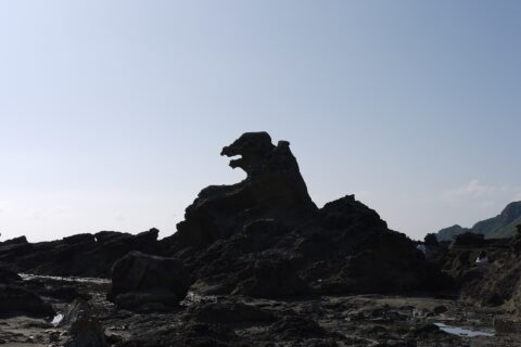 ゴジラ岩（秋田）