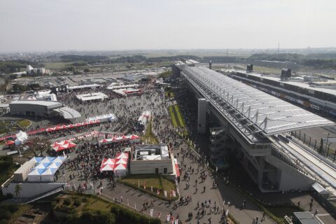 Formula One 2010 Rd.16 Japanese GP: Scenery of Grand Prix Square, between the main gate and grand stand of the circuit, on Friday.