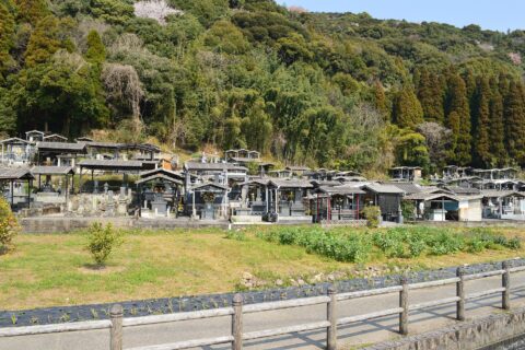 鹿児島県霧島市隼人町内の墓地