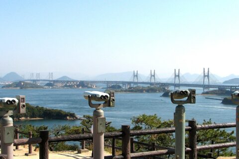 ​鷲羽山展望台から観た瀬戸大橋。