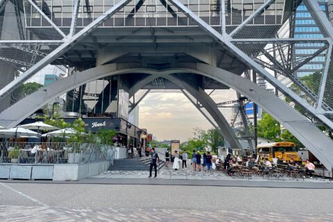 名古屋テレビ塔の地上部分。
