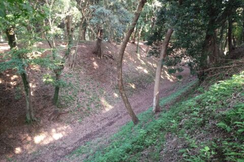 Hachimanyama deep Horigiri moat
