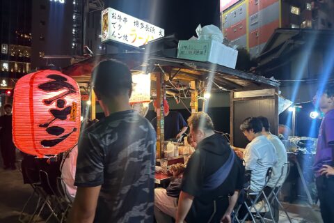 福岡市博多区中洲1丁目にある清流公園の屋台街 (The food stalls at Seiryu Park in Nakasu 1-chome, Hakata, Fukuoka)