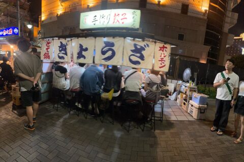 福岡市博多区中洲1丁目にある清流公園の屋台街 (The food stalls at Seiryu Park in Nakasu 1-chome, Hakata, Fukuoka)