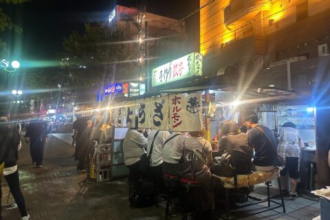 福岡市博多区中洲1丁目にある清流公園の屋台街 (The food stalls at Seiryu Park in Nakasu 1-chome, Hakata, Fukuoka)
