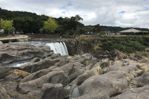 原尻の滝橋より望む原尻の滝